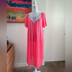 Dead stock JCPenny Women's hot Pink Nightgown with Embroidered Detail NEW